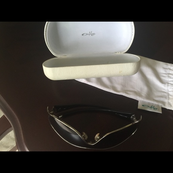 Ladies Oakley Sunglasses.