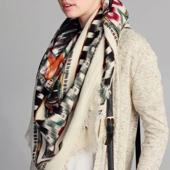 Tribal Print Blanket Scarf - Picture 2 of 4