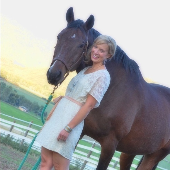 Meet your Posh Ambassador, MJC🌻 - Picture 3 of 8