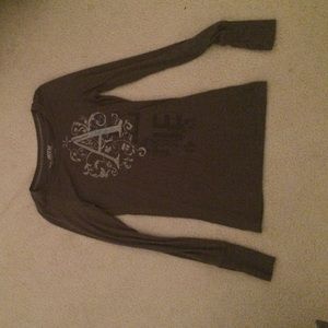 Gray long sleeves aerie tee with an A on front