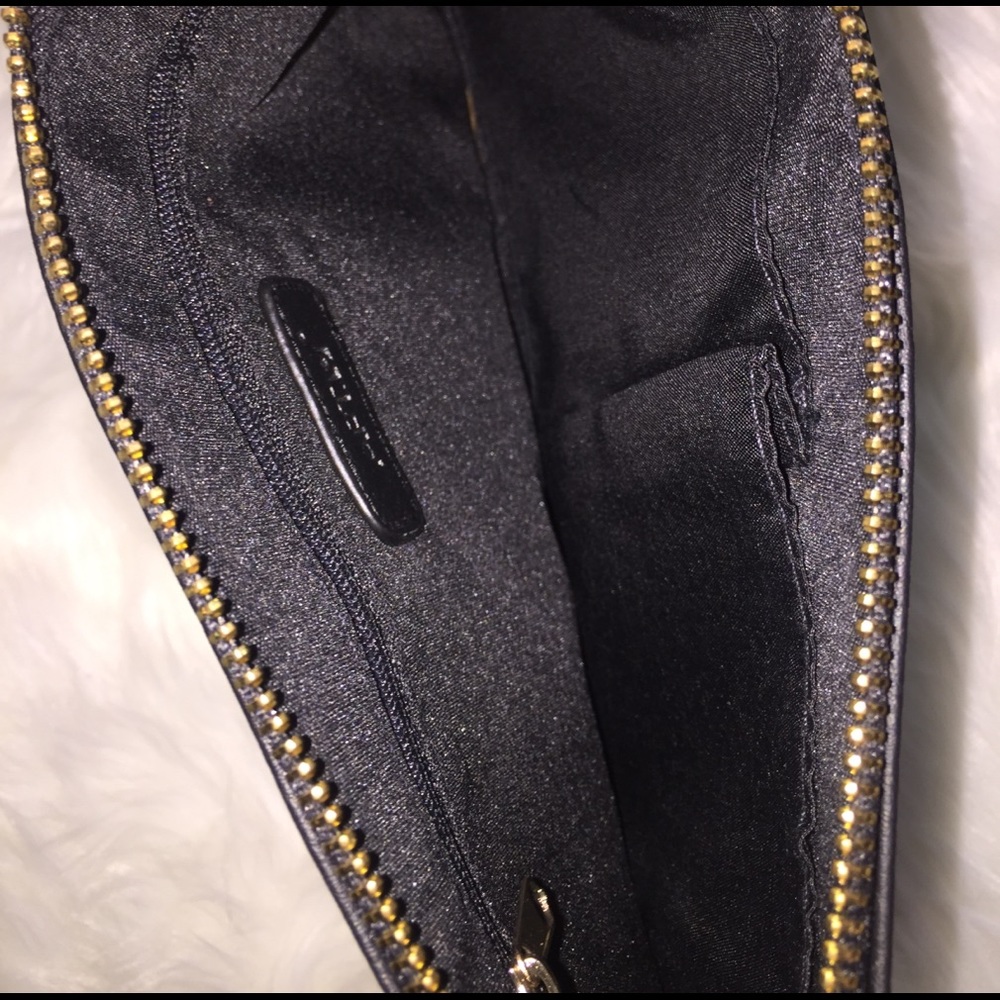 🐾 New🐾 Apt 9 wristlet - Picture 4 of 6