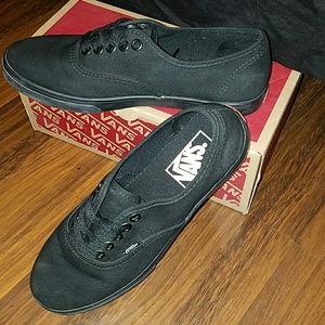 Black Authentic Lo Pro Vans