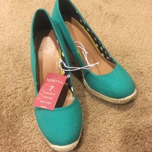 Turquoise (green) Merona wedges NWT. Size 7.