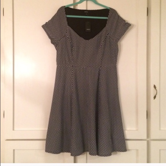 SOLD. Stunning vintage inspired polka dot dress! - Picture 2 of 8