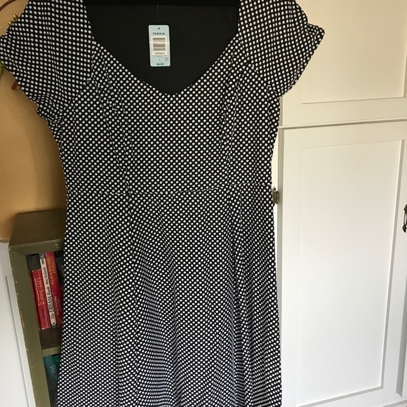 SOLD. Stunning vintage inspired polka dot dress! - Picture 4 of 8
