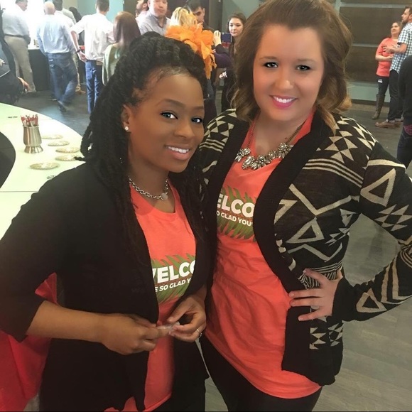 Meet your Posher, Stephanie - Picture 2 of 4