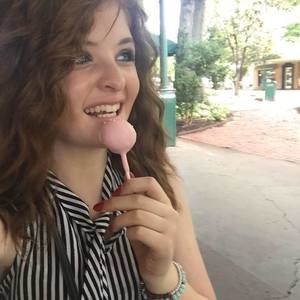 Meet your Posher, Hannah