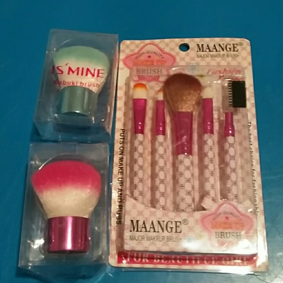 COLORFUL MAKEUP BRUSHES