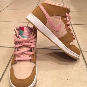 Lola bunny Jordan's for women