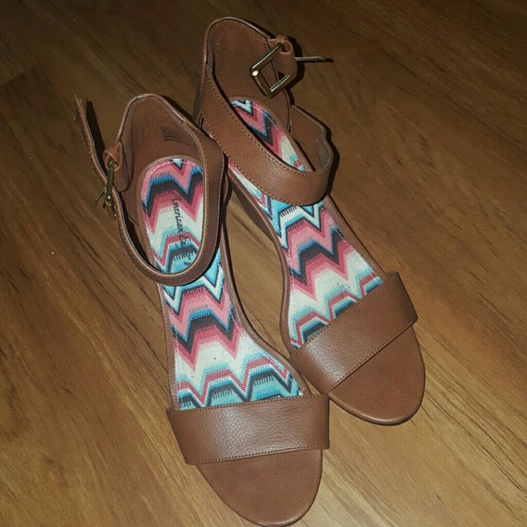 Shoes - American Eagle sandals