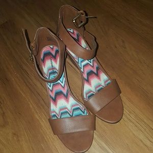 American Eagle sandals