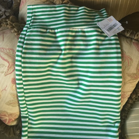NWT XS LuLaRoe Outfit! Classic T n Cassie Skirt.