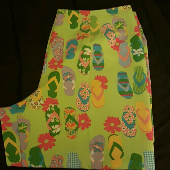 Courtenay  Stretch flip flops capris 20w plus