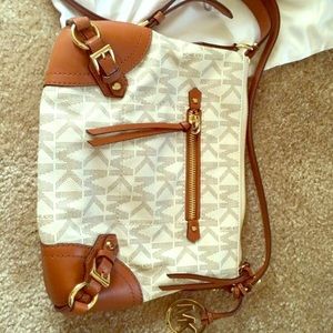 Never Worn Michael Kors Serena Satchel w/GoldMetal