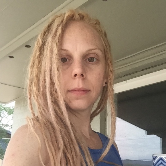 Meet your Posher, Alicia