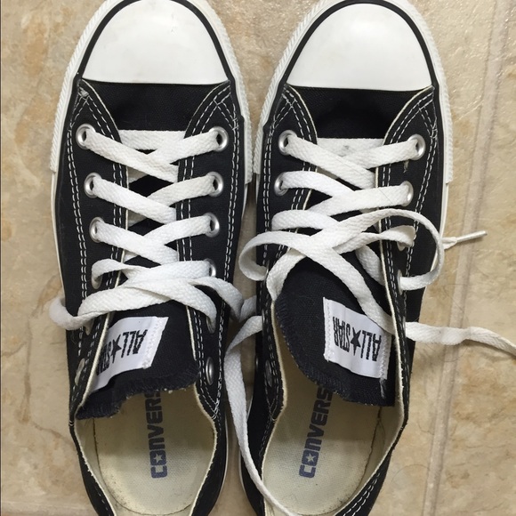 Black low top converse