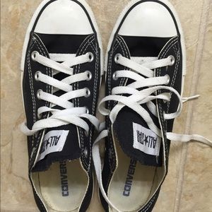 Black low top converse