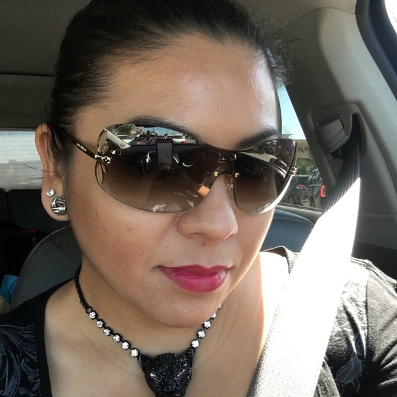 Meet your Posher, Mayra - Picture 2 of 4