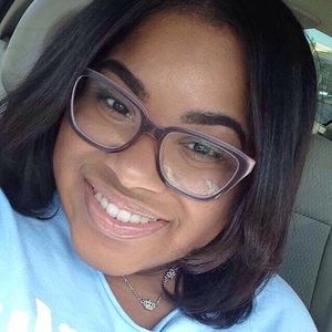 Meet your Posher, Alexia