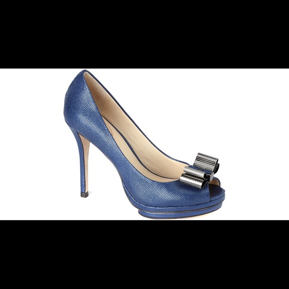 Vince Camuto Signature all leather pumps