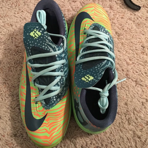 kDs size 6.5 kids (8 in women's)