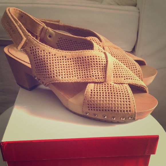 DKNY WOODEN BOTTOM "CLOG" SANDALS