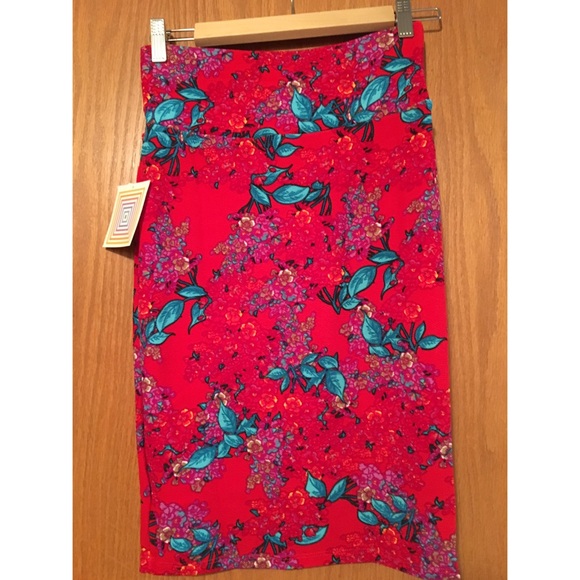 New with tags!  LuLaRoe Cassie skirt