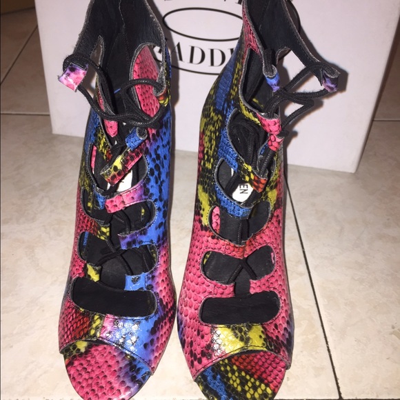 Lightly Worn, Steve Madden Multi Color Heel 6.5 - image 2