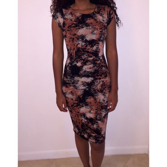 Comfortable dress and looks great on anyone