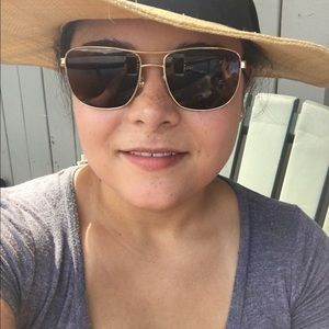 Meet your Posher, Ana