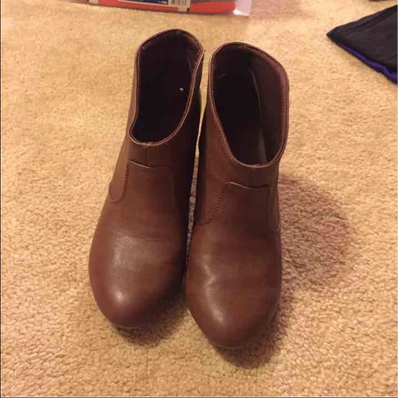 SOLD Brown booties - Picture 2 of 2