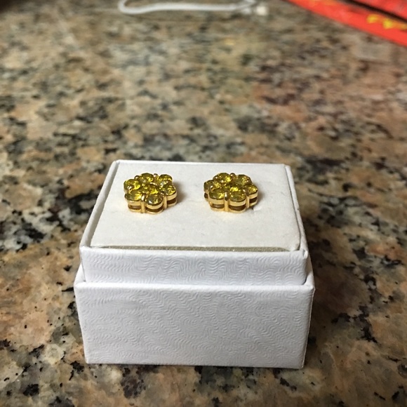 14K real yellow diamond screw back earrings - Picture 2 of 4