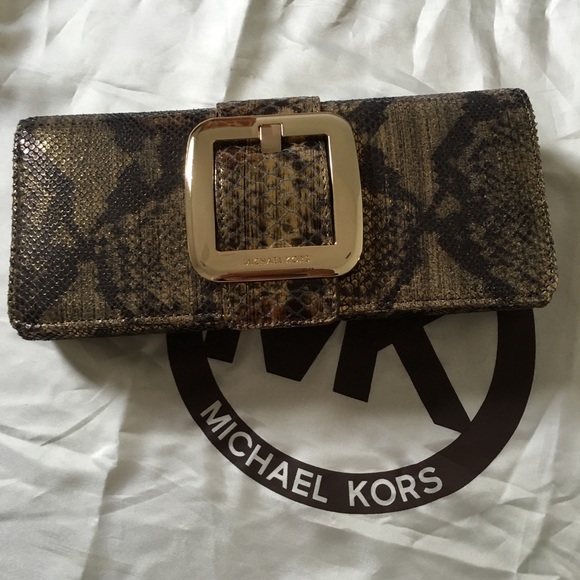 ‼️SOLD‼️100% Authentic MK So Sutton clutch