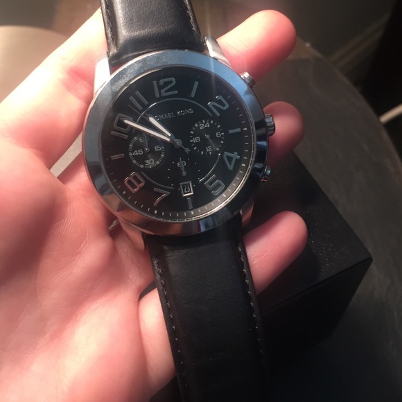 NEW authentic michael kors watch - Picture 1 of 3