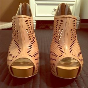 Worn ONE time size 9.5 shoe.