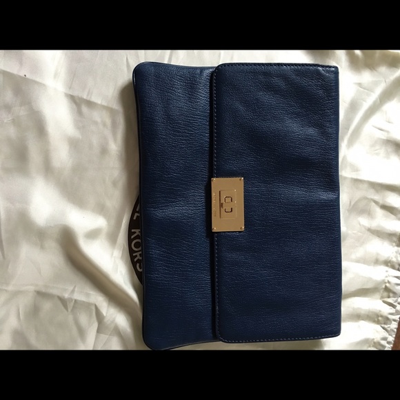 ‼️SOLD‼️ 100% Authentic Michael Kors Sloan clutch