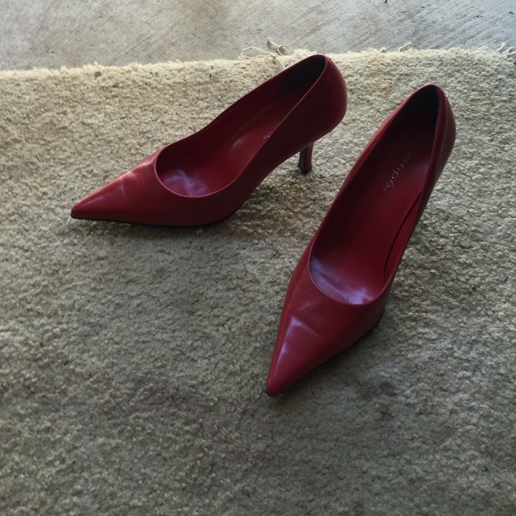 Red pumps