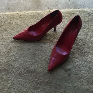 Red pumps