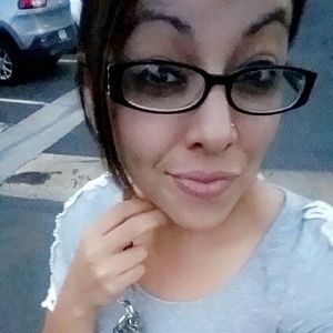 Meet your Posher, Monique