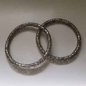 Kendra Scott: silver decorative bangles