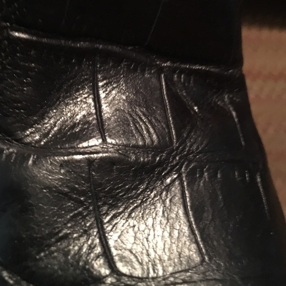Black suede and croc embossed boogie. - Picture 3 of 4