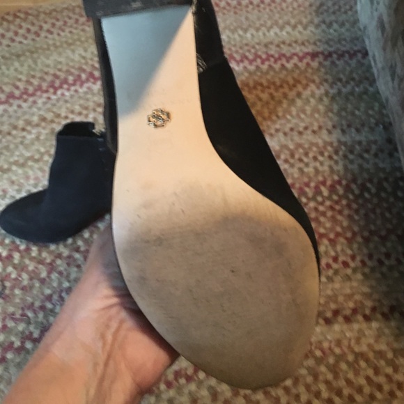 Black suede and croc embossed boogie. - Picture 4 of 4