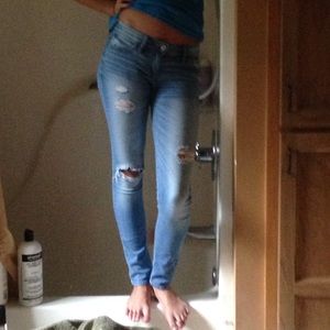 Hollister Ripped Light Wash Jeans 00