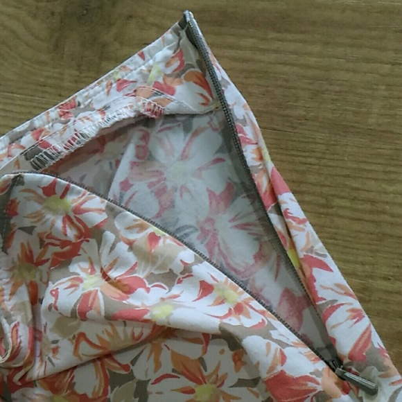 Flower Shorts - Picture 3 of 4