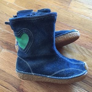 Super cute suede boots