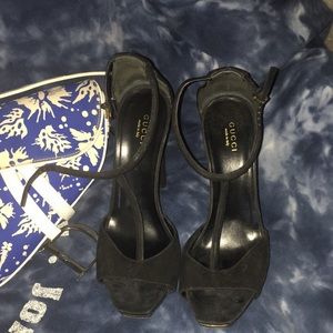 Gucci black suede sandals size 39
