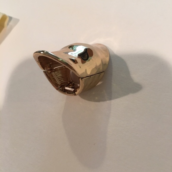 Set of two gold rings, NWT - Picture 3 of 3