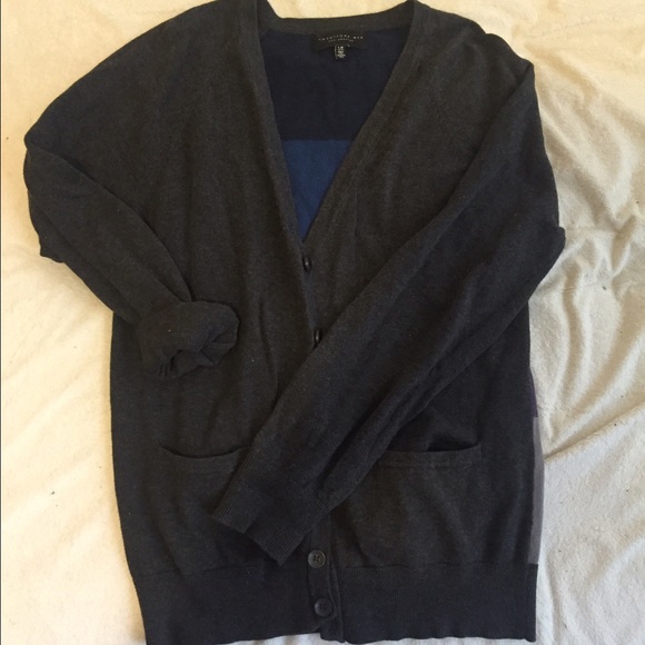Color black cardigan