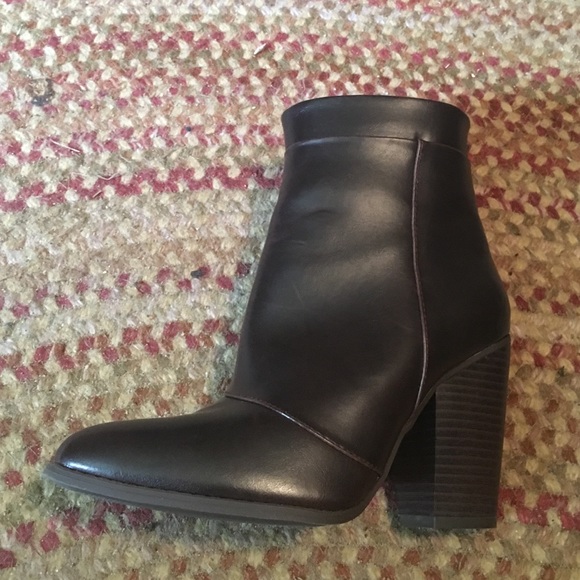 Brown ankle boogie - Picture 2 of 4