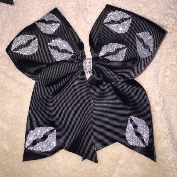 black cheer bow with sliver kisses - Picture 1 of 2
